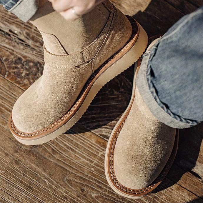 Scarpe da lavoro Hector in suede vintage, stile italiano, eredità senza tempo.